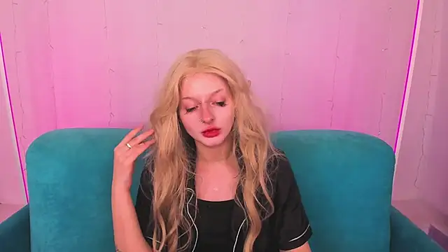 Snapshot of AlessaKiss chatting on November 13, 2025, 8:57 am AlessaKiss online show from November 13, 2025, 8:57 am