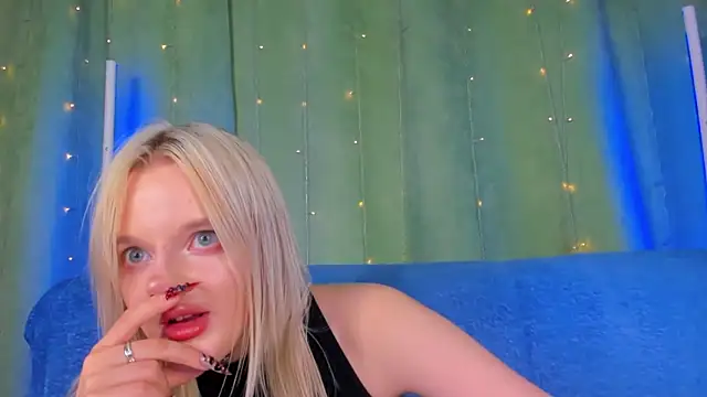 Snapshot of AlessaKiss chatting on June 3, 2026, 2:33 pm AlessaKiss online show from June 3, 2026, 2:33 pm