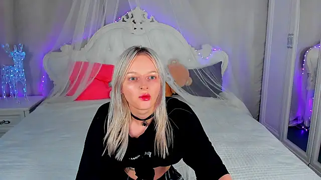 Snapshot of AlessaKiss chatting on July 14, 2026, 2:05 am AlessaKiss online show from July 14, 2026, 2:05 am