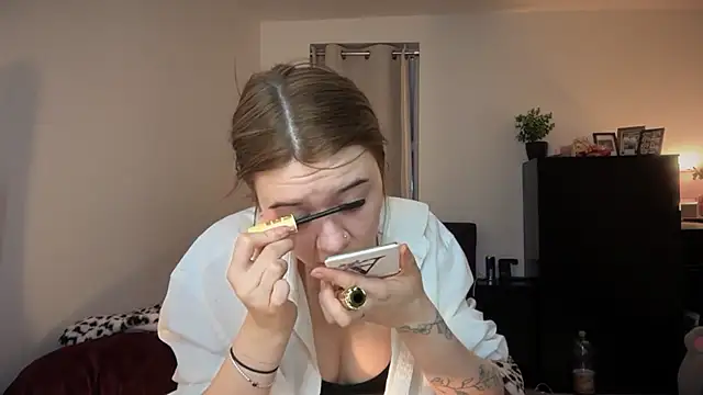 Snapshot of YasmineLace chatting on November 28, 2025, 12:35 am YasmineLace online show from November 28, 2025, 12:35 am