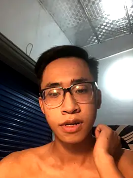 Snapshot of liamhn2k4 chatting on October 17, 2025, 2:08 pm liamhn2k4 online show from October 17, 2025, 2:08 pm