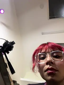 Snapshot of Emma_duff chatting on June 18, 2026, 11:58 am Emma duff online show from June 18, 2026, 11:58 am