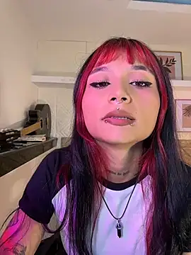 Snapshot of Emma_duff chatting on August 5, 2026, 7:49 pm Emma duff online show from August 5, 2026, 7:49 pm