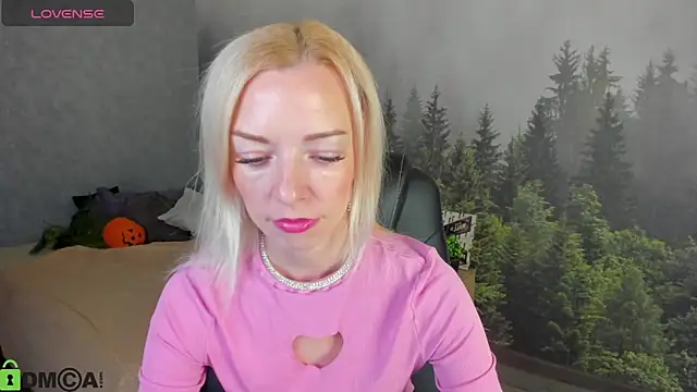 Snapshot of _Keetti_ chatting on October 27, 2025, 11:52 pm Keetti online show from October 27, 2025, 11:52 pm