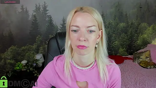 Snapshot of _Keetti_ chatting on November 4, 2025, 11:48 pm Keetti online show from November 4, 2025, 11:48 pm