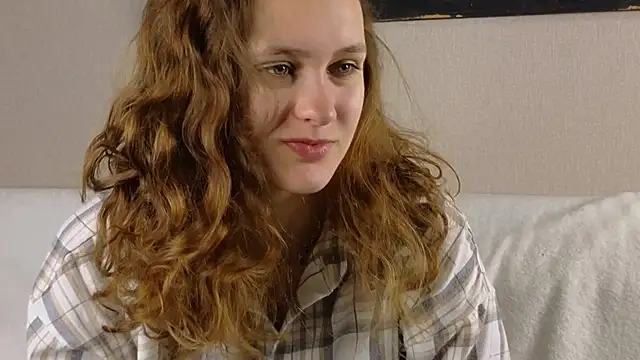 Snapshot of FoxFever chatting on November 7, 2025, 6:46 am FoxFever online show from November 7, 2025, 6:46 am