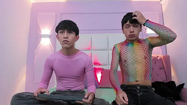 hoot booys  online show from October 28, 2025, 8:33 pm