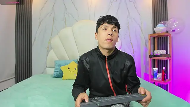 hoot booys  online show from March 7, 2026, 7:33 pm