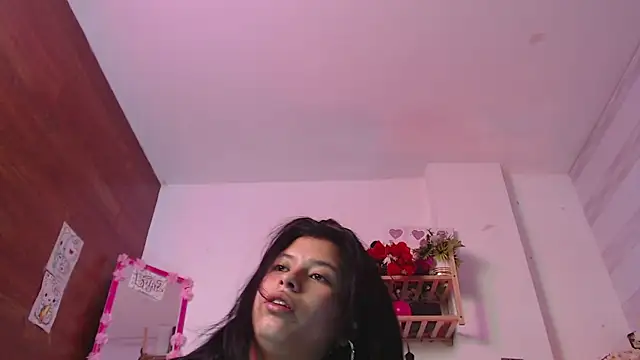 petite coral online show from May 24, 2026, 12:48 am