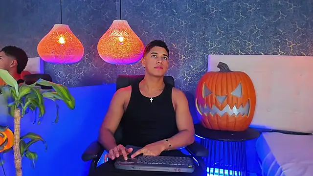 Zayne cross online show from October 20, 2025, 5:08 am