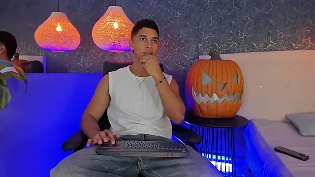 Zayne cross online show from October 21, 2025, 5:30 am