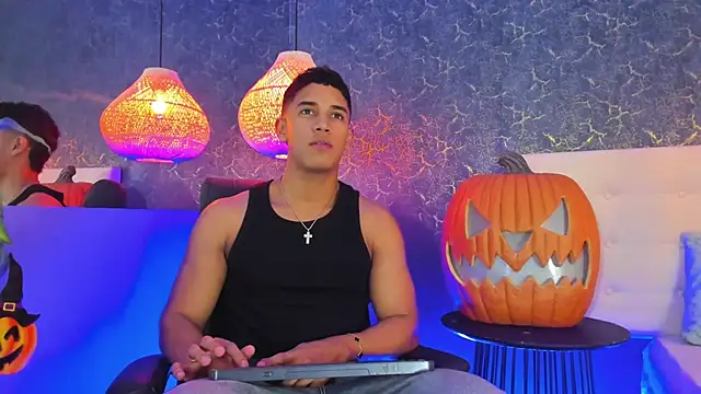 Zayne cross online show from October 24, 2025, 5:26 am