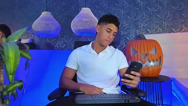 Zayne cross online show from October 25, 2025, 5:26 am