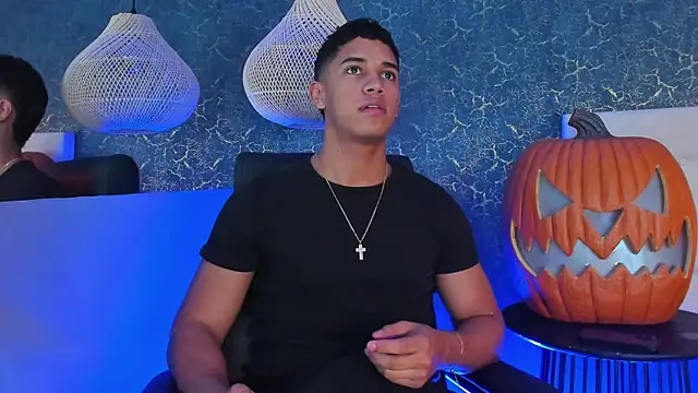 Zayne cross online show from October 28, 2025, 5:33 am