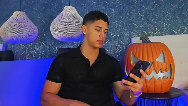 Zayne cross online show from October 29, 2025, 5:42 am