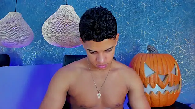 Zayne cross online show from November 5, 2025, 5:51 am