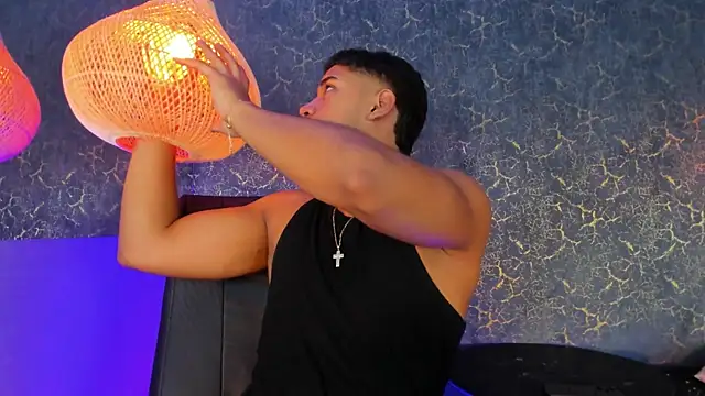 Zayne cross online show from November 6, 2025, 6:09 pm