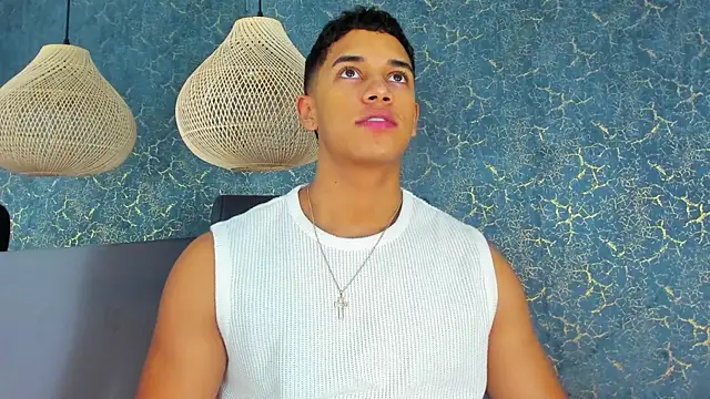 Zayne cross online show from November 10, 2025, 5:39 am