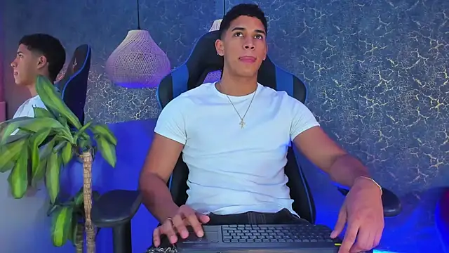 Zayne cross online show from November 12, 2025, 5:41 am