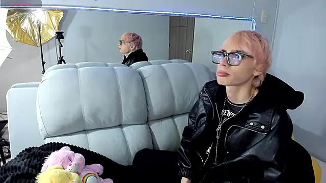 Strawberry Kitty  online show from October 28, 2025, 2:09 pm