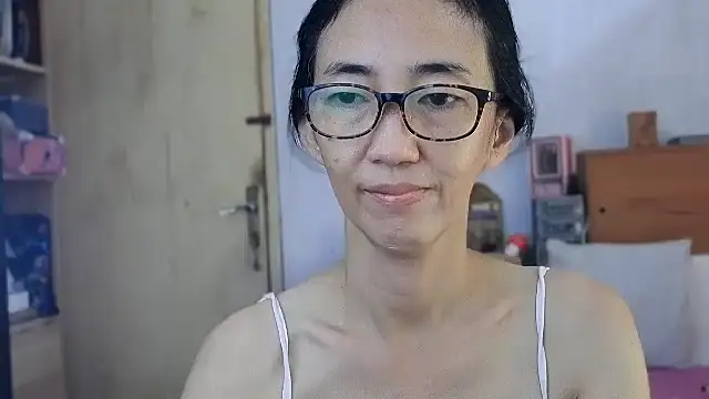 Snapshot of princessD077 chatting on April 8, 2026, 4:12 am princessD077 online show from April 8, 2026, 4:12 am