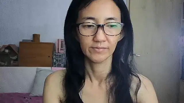 Snapshot of princessD077 chatting on April 9, 2026, 4:12 pm princessD077 online show from April 9, 2026, 4:12 pm