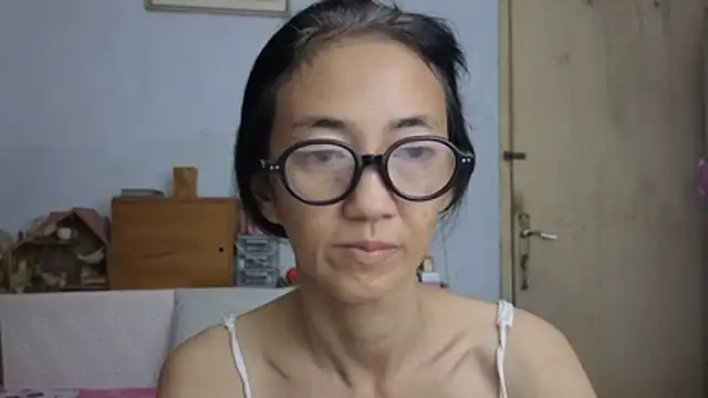 Snapshot of princessD077 chatting on May 1, 2026, 5:06 pm princessD077 online show from May 1, 2026, 5:06 pm