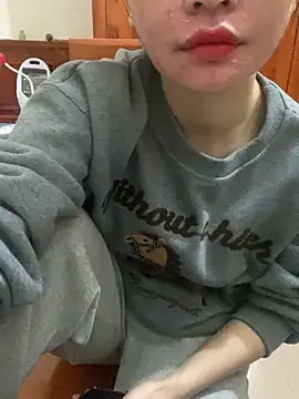 Snapshot of Phale2x chatting on December 17, 2025, 12:38 am Phale2x online show from December 17, 2025, 12:38 am