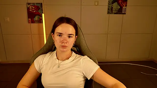 Snapshot of May_Bloom chatting on November 22, 2025, 5:06 am May Bloom online show from November 22, 2025, 5:06 am