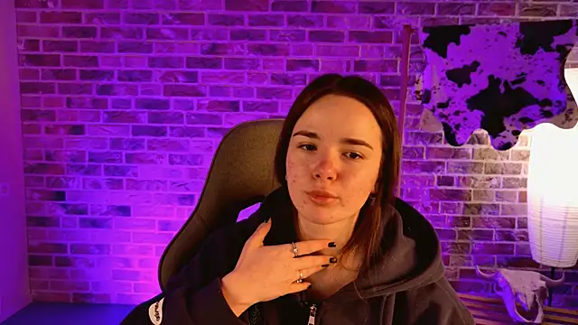 Snapshot of May_Bloom chatting on February 17, 2026, 6:21 am May Bloom online show from February 17, 2026, 6:21 am