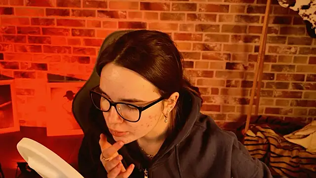 Snapshot of May_Bloom chatting on March 1, 2026, 10:06 am May Bloom online show from March 1, 2026, 10:06 am