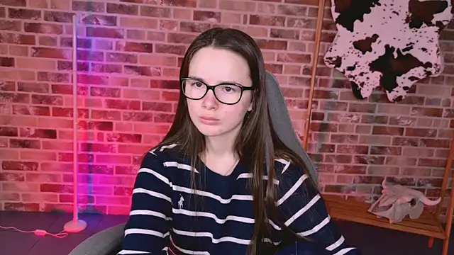 Snapshot of May_Bloom chatting on March 4, 2026, 7:03 am May Bloom online show from March 4, 2026, 7:03 am