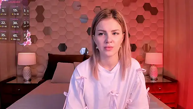 Naomi Secret online show from November 6, 2025, 7:37 pm