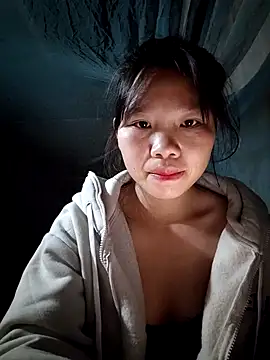 linh-miu99 online show from December 14, 2025, 5:51 pm