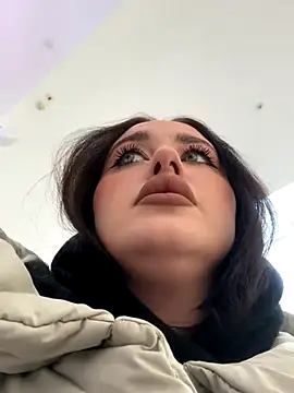 KiraSunshine online show from November 6, 2025, 4:02 am