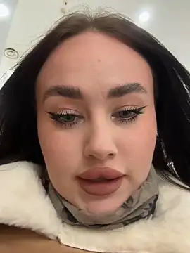 KiraSunshine online show from November 17, 2025, 3:56 am