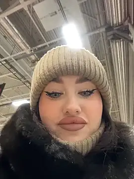 KiraSunshine online show from December 1, 2025, 4:06 am