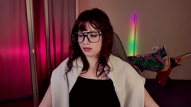 KiraVair online show from April 14, 2026, 12:11 pm