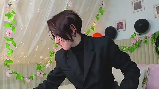 Lil tits girls online show from November 2, 2025, 4:15 am