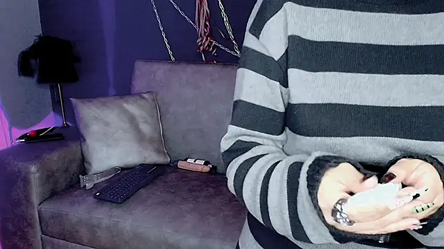 Navier   online show from December 3, 2025, 8:40 pm