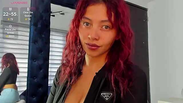 Snapshot of melanie_roux__ chatting on January 18, 2026, 12:42 pm melanie roux online show from January 18, 2026, 12:42 pm