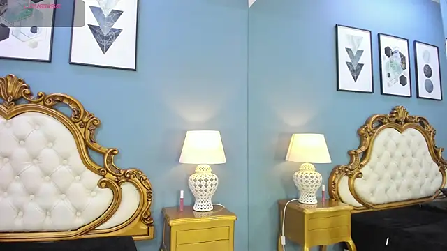 MiaCassel online show from November 17, 2025, 12:11 pm