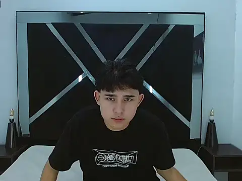 Snapshot of Tom_0001 chatting on December 16, 2025, 12:54 pm Tom 0001 online show from December 16, 2025, 12:54 pm