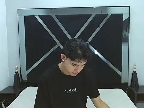 Snapshot of Tom_0001 chatting on December 19, 2025, 12:45 pm Tom 0001 online show from December 19, 2025, 12:45 pm