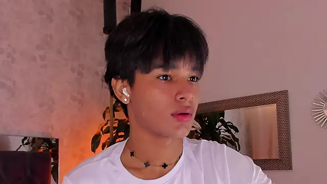 Snapshot of david_lux chatting on October 24, 2025, 1:18 pm david lux online show from October 24, 2025, 1:18 pm