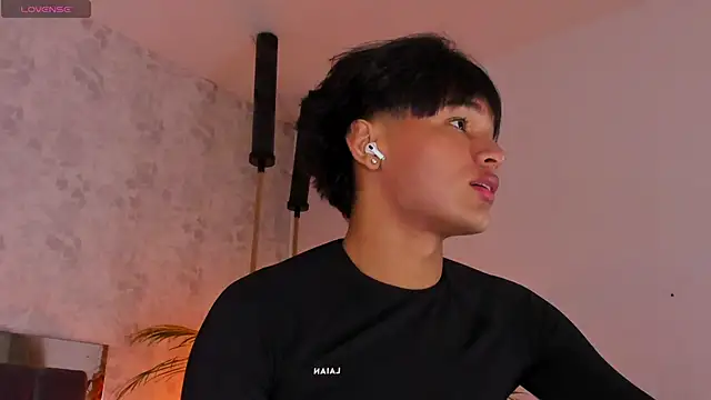 Snapshot of david_lux chatting on November 5, 2025, 12:05 pm david lux online show from November 5, 2025, 12:05 pm