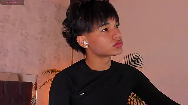 Snapshot of david_lux chatting on November 6, 2025, 2:07 pm david lux online show from November 6, 2025, 2:07 pm