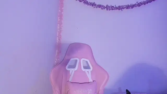 DulcineaRouse01 online show from October 23, 2025, 12:32 am