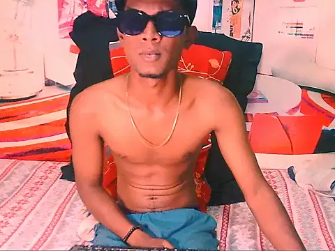 Snapshot of IndianThuggin chatting on December 2, 2025, 5:35 am IndianThuggin online show from December 2, 2025, 5:35 am