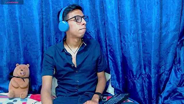 DavTwink3100 online show from March 15, 2026, 2:06 am